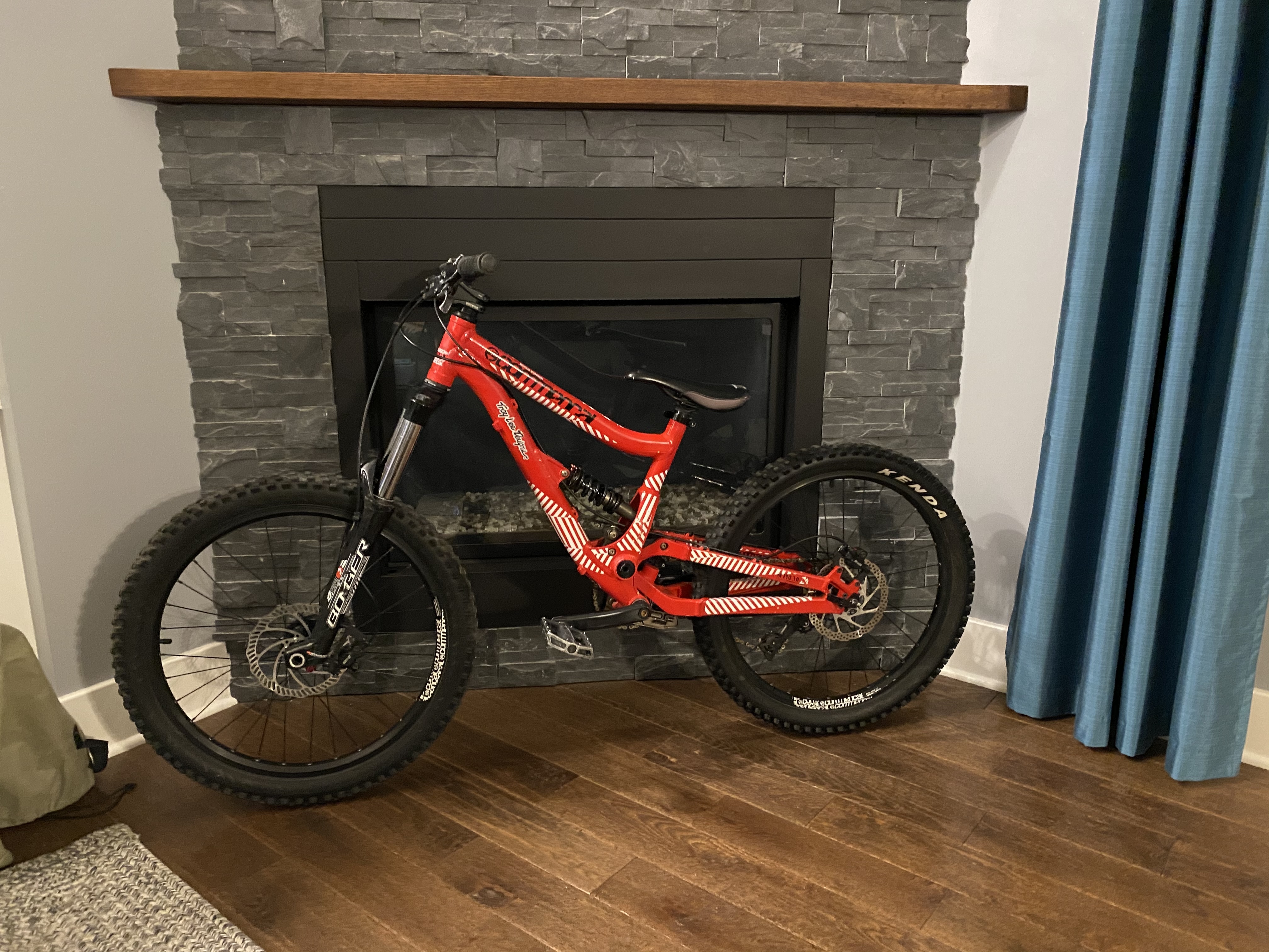 2012 Commencal Bikes Supreme 24