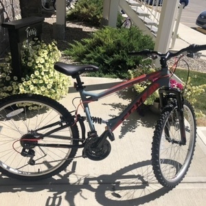 2020 CCM Mountain Bike Dual Suspension Silver, gray or bare metal