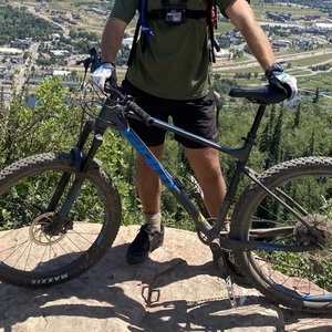 2019 Giant Fathom 2 Black and Blue