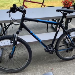 Trek 820 Black