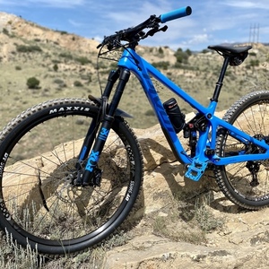 2020 Pivot Switchblade Blue