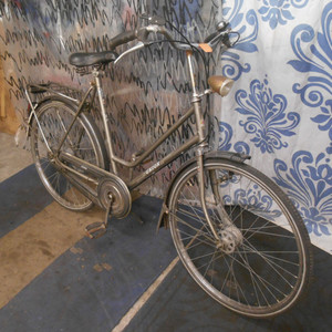 Union Extra Silver, gray or bare metal