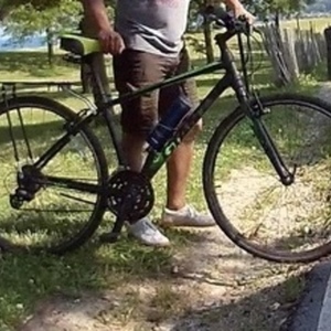 2016 Giant Escape 2 Black, Green, and Silver, gray or bare metal