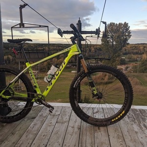 2016 Pivot 27.5 Les Green, Black, and White