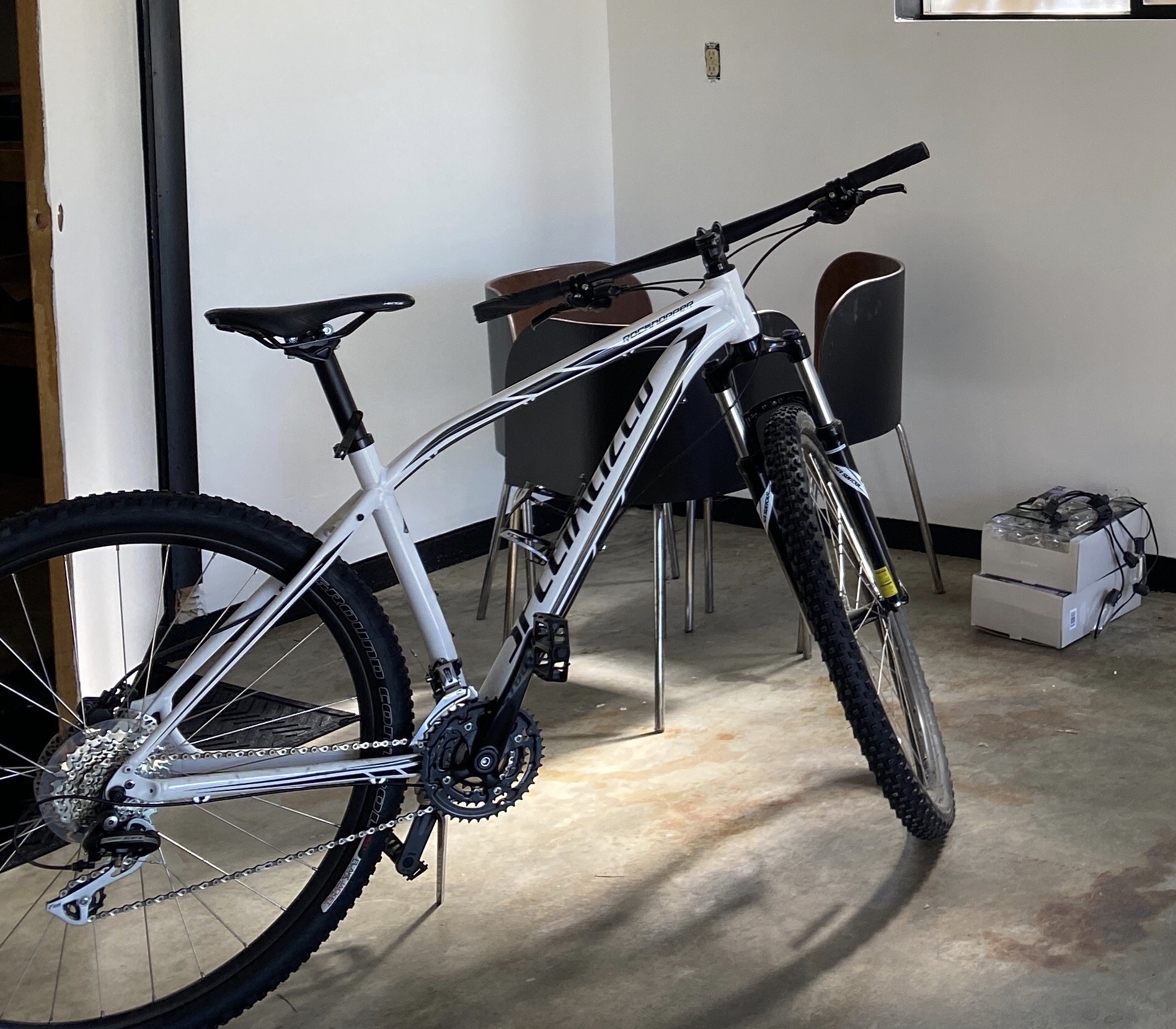 specialized rockhopper white