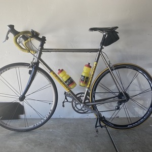 LeMond Racing Cycles road racing/tete de Course Silver, gray or bare metal and Yellow or Gold