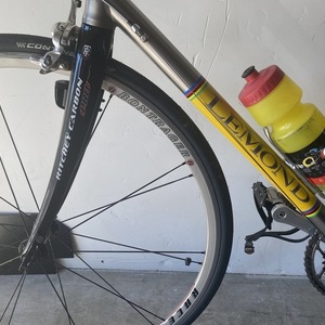 LeMond Racing Cycles road racing/tete de Course Silver, gray or bare metal and Yellow or Gold