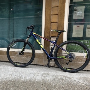 2018 GT Bicycles Avalanche Elite 29 Deep Navy 2018 Blue, Red, and Yellow or Gold
