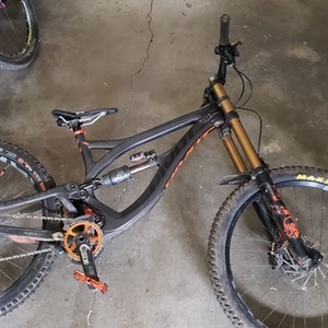 2017 Pivot Phoenix Silver, gray or bare metal and Orange