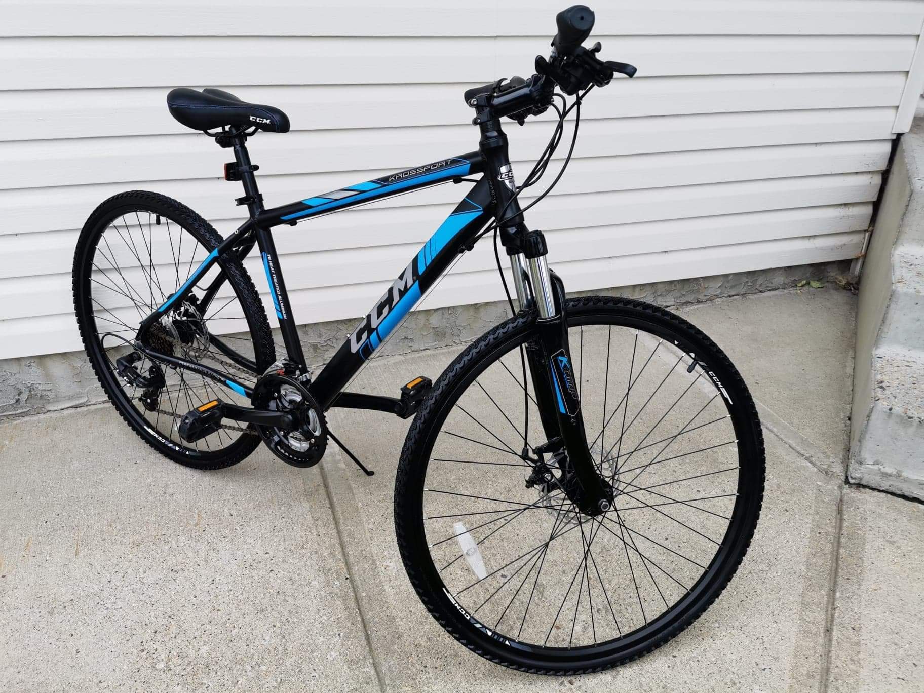 ccm krossport women's hybrid bike