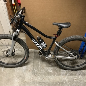 2020 Woom Off Air 5 Black and Silver, gray or bare metal