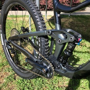 2021 Giant Medium Black and Silver, gray or bare metal