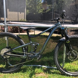 2021 Giant Medium Black and Silver, gray or bare metal
