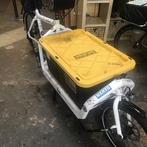 2020 Larry Vs Harry Bullitt "Love Ride" cargo bike (front storage) White and Stickers tape or oth...