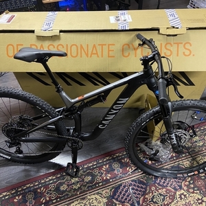 2020 Canyon bicycles Neuron AL 7.0 Black and Silver, gray or bare metal