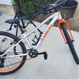 2020 Trek Wahoo Silver, gray or bare metal and Orange