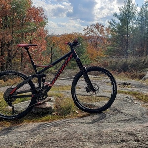 2017 Devinci Troy Black and Red