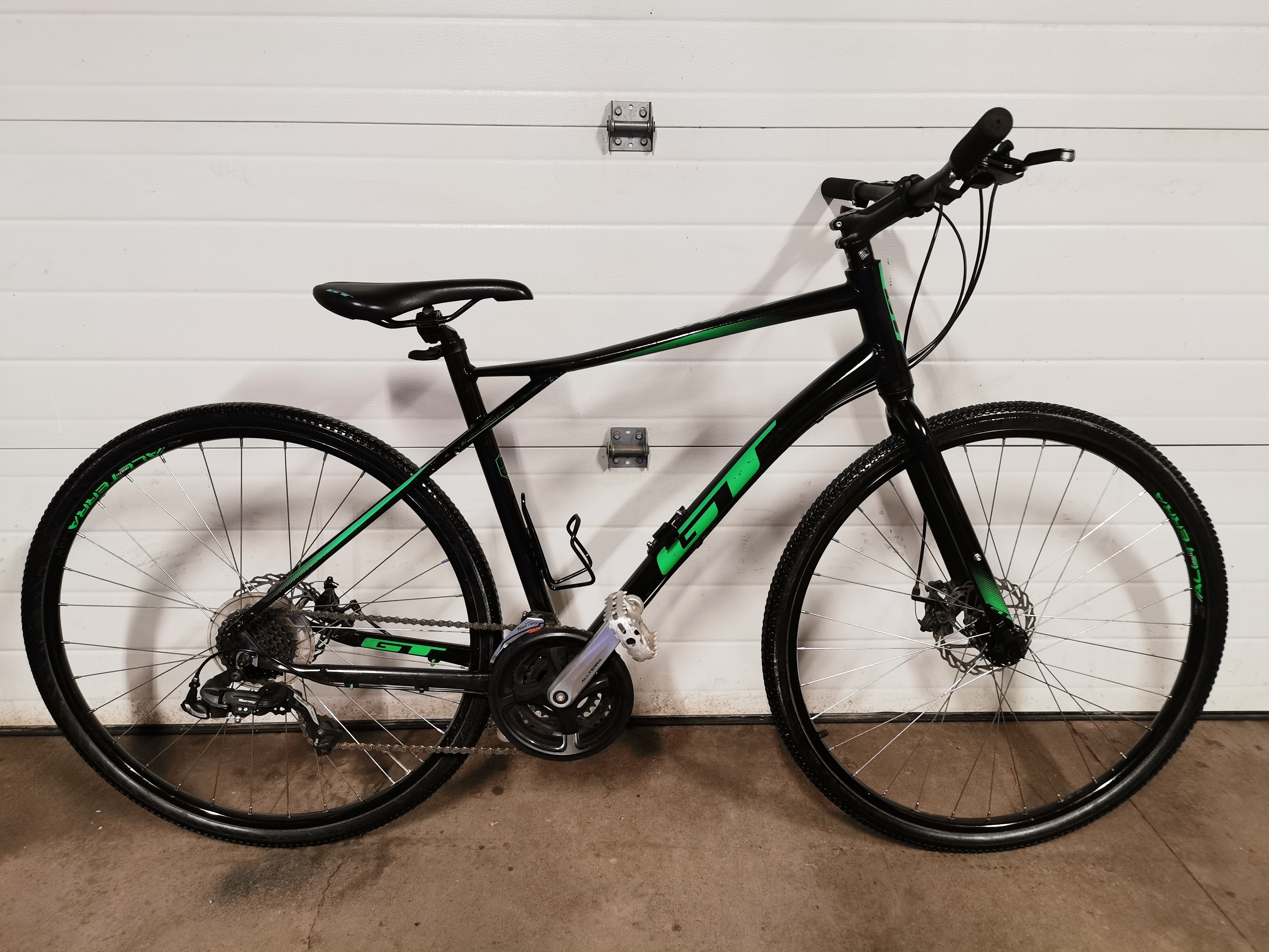 GT Bicycles Transeo Sport 700 Black 