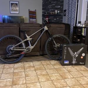 2020 Transition Bikes Sentinel V2 Silver, gray or bare metal