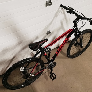 2013 Trek Marlin "Gary Fisher Collection" Black and Red