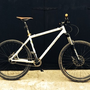 2010 Orange P7 White