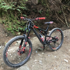 2019 Rocky Mountain Bicycles Altitude Black and Red
