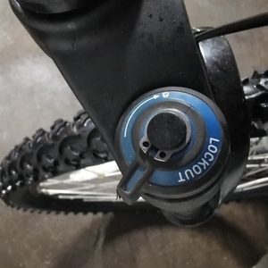 2017 CCM APEX 26IN Full Suspension Dual Disc White and Blue