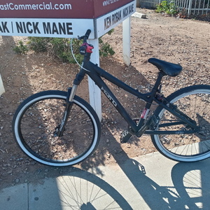 2011 Haro Flightline 1/ single speed conversion Black and Red