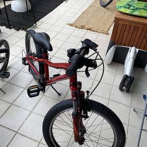 2020 Specialized Hotrock 20" Red