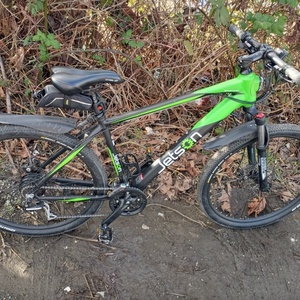 2020 jetson Adventure Green and Black