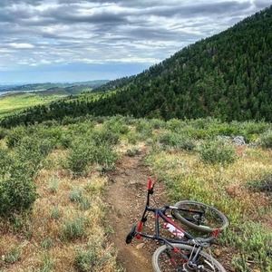2018 Trek Marlin 7 Black and Red