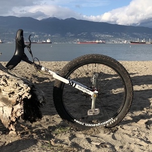 2016 QU-AX Twentyseven five+ unicycle White