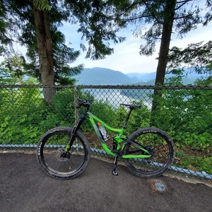 2019 Giant TRANCE Green and Black