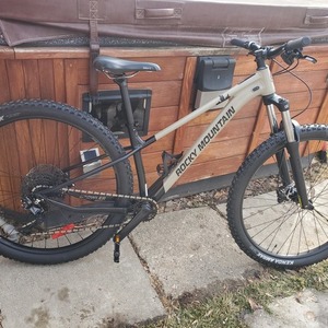2021 Rocky Mountain Bicycles Growler Brown