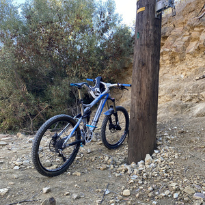 2011 Trek Scratch Air 8 Silver, gray or bare metal and Blue