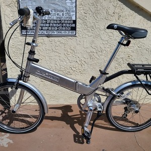 Giant HALFWAY Silver, gray or bare metal