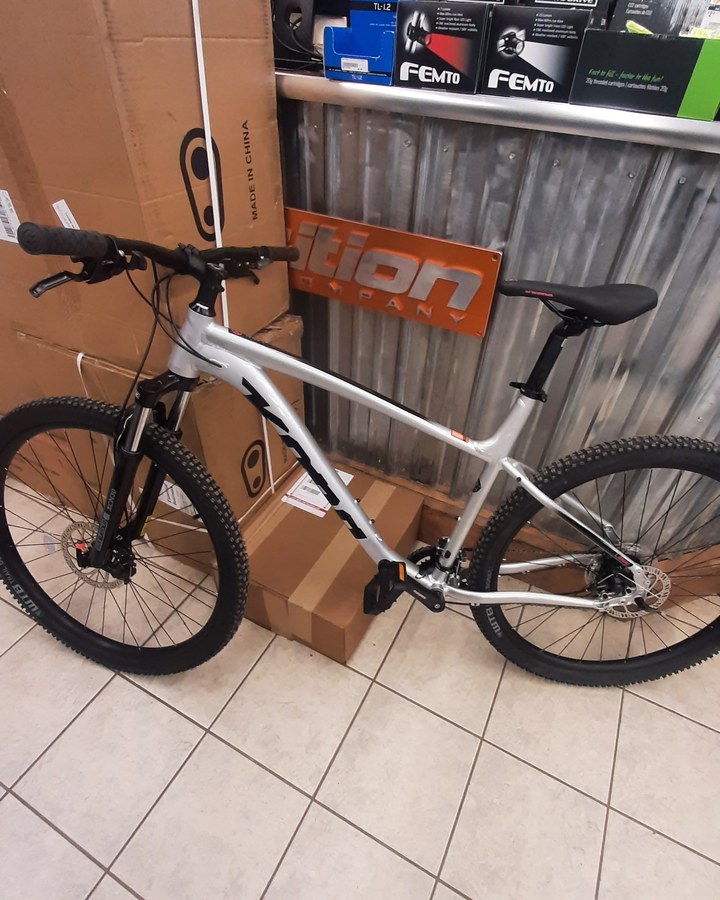 red mtb wheels
