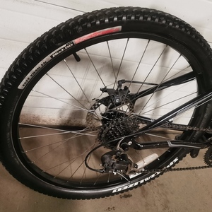 2014 Specialized Hardrock Disc SE 26 Black and Silver, gray or bare metal