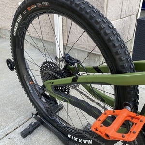 2020 Pivot Switchblade Green