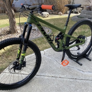 2020 Pivot Switchblade Green