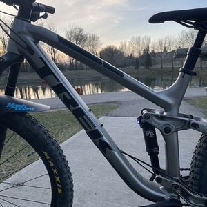 2019 Trek Fuel ex7 Silver, gray or bare metal