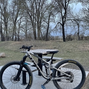 2019 Trek Fuel ex7 Silver, gray or bare metal