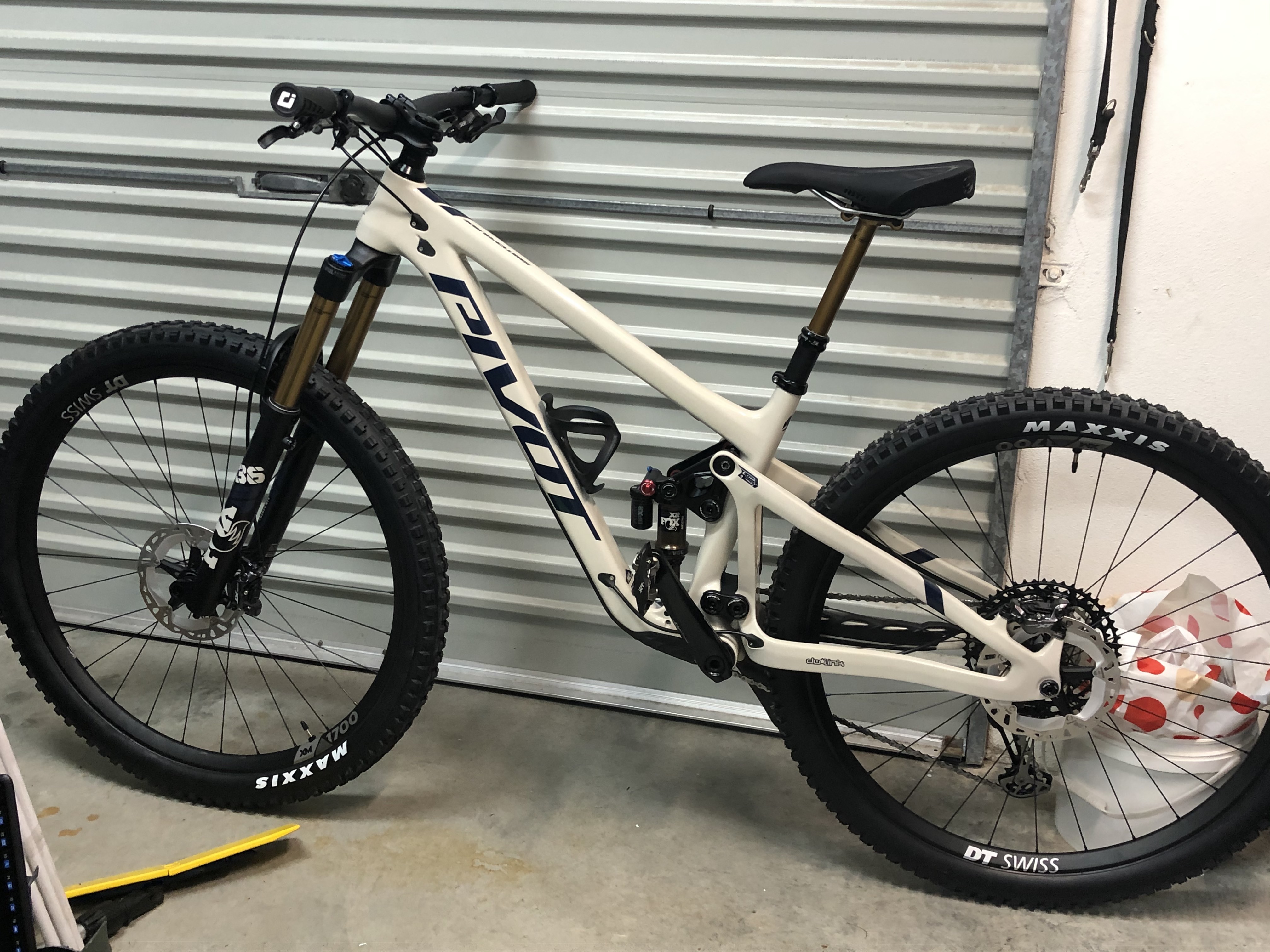 2021 Pivot Switchblade