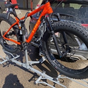 2021 Trek Farley 7 Orange and Orange