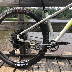 2021 Santa Cruz Chameleon D 29 Silver, gray or bare metal
