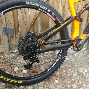 2016 Specialized Stumpjumper Expert Carbon 650B Orange and Black