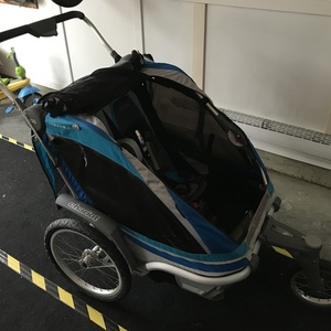 2013 Thule Chariot Chinook 2 bike trailer Blue