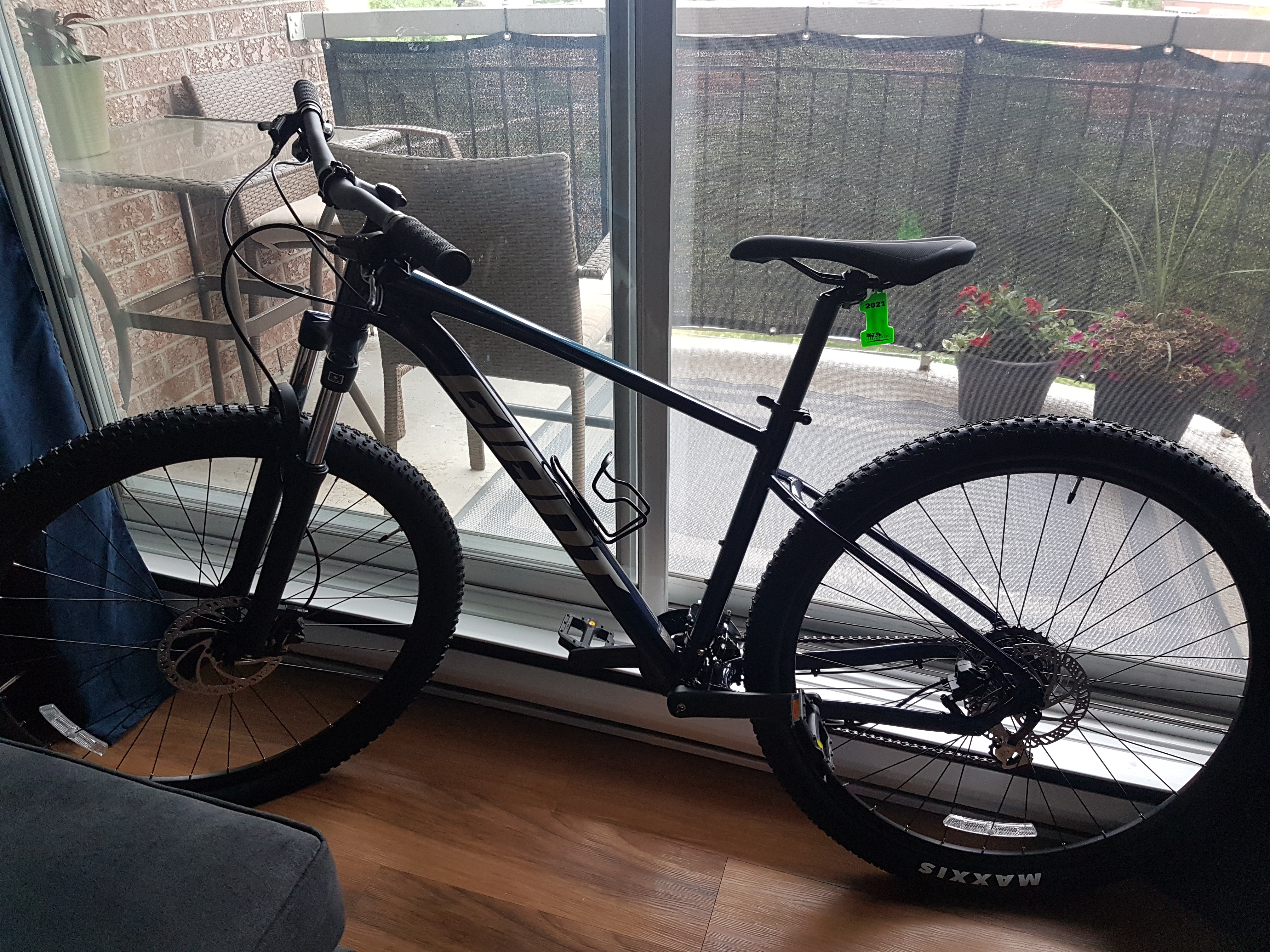 2021 Giant Talon 2 M - Eclipse Concrete