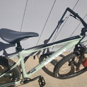 2021 Giant Fathom 1 29ers Silver, gray or bare metal