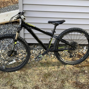2017 Diamondback S’yncr Black and Green